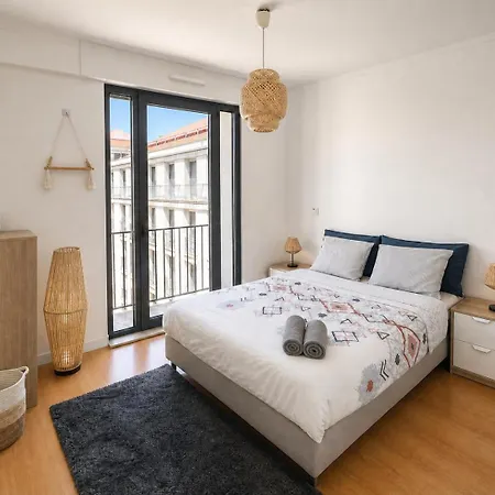 2 Bedroom Central Lisbon Apartment Near Graca-Alfama-Baixa-Rossio With Private Parking شقة