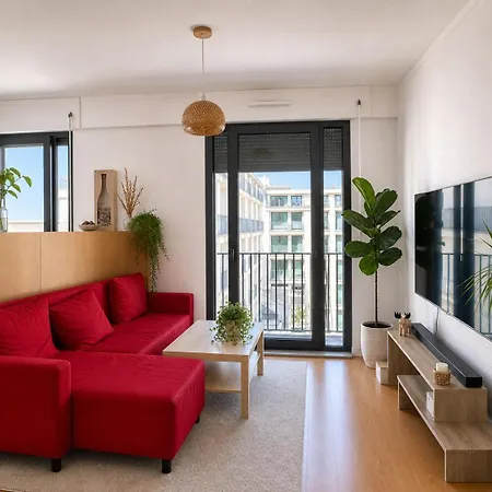 2 Bedroom Central Lisbon Apartment Near Graca-Alfama-Baixa-Rossio With Private Parking * Lisboa