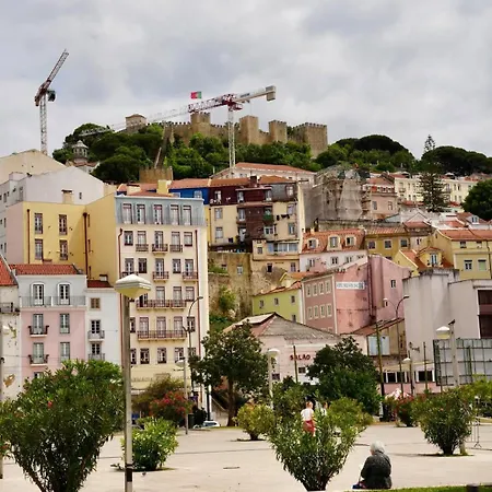 2 Bedroom Central Lisbon Apartment Near Graca-Alfama-Baixa-Rossio With Private Parking * Lisboa