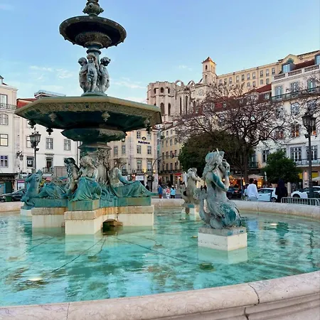 2 Bedroom Central Lisbon Apartment Near Graca-Alfama-Baixa-Rossio With Private Parking شقة