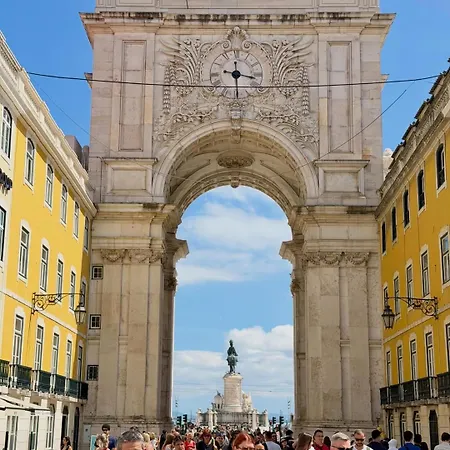 شقة 2 Bedroom Central Lisbon Apartment Near Graca-Alfama-Baixa-Rossio With Private Parking *