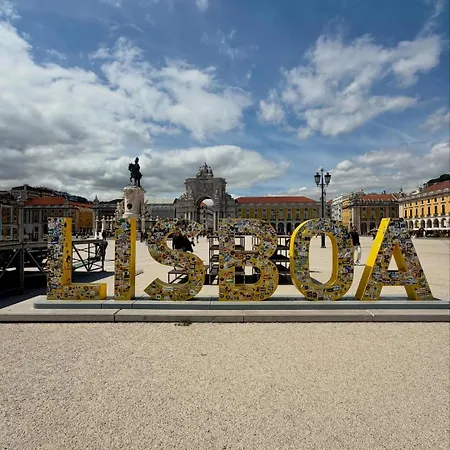 2 Bedroom Central Lisbon Apartment Near Graca-Alfama-Baixa-Rossio With Private Parking